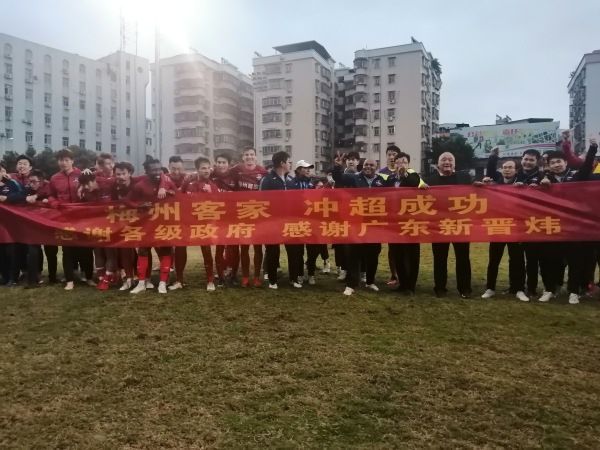 而这是今年罗马在客场糟糕成绩的缩影，罗马在2023年一共参加了22场客场比赛，但只赢了4场，对手分别是斯佩齐亚、都灵、谢里夫、卡利亚里。